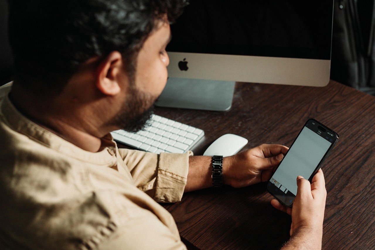 découvrez comment l'intelligence artificielle révolutionne le marketing mobile et le référencement seo pour optimiser la visibilité et les performances de votre site.