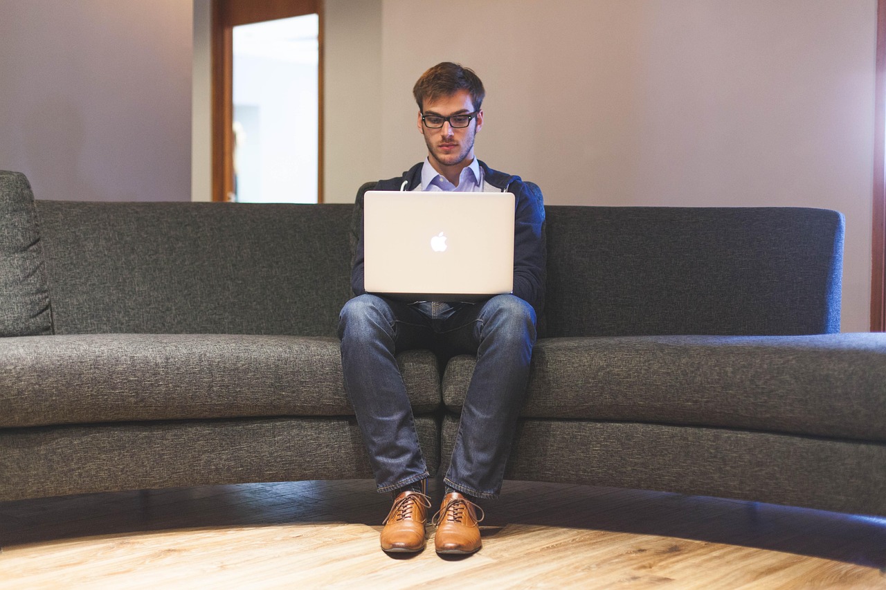 quel est le salaire d’un monteur vidéo freelance en 2025 ?