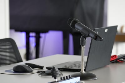 Podcast de marque : comment renforcer l’identité de votre entreprise en 2025 ?