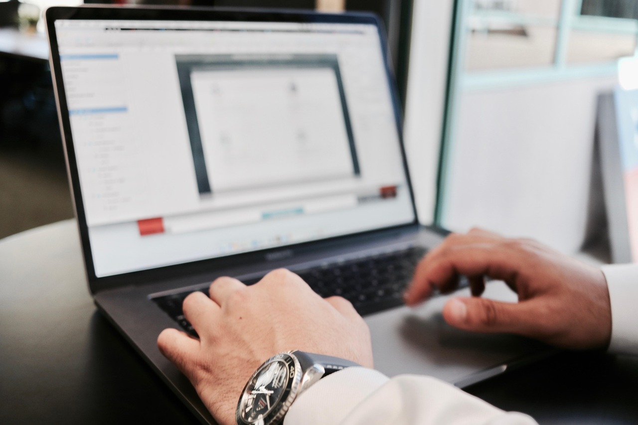 Inbound ou outbound marketing : quelle stratégie choisir pour votre entreprise en 2025 ?